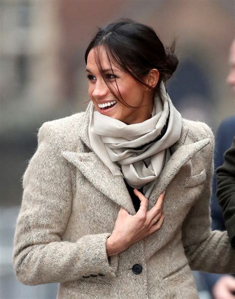 meghan markle scarf